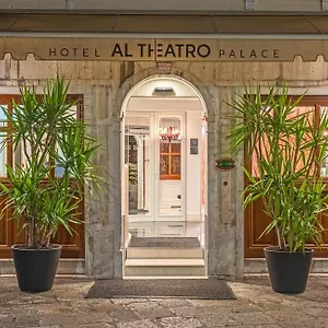 Al Theatro Palace Venedig